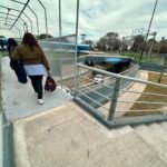 Habilitaron el puente peatonal del paso bajo nivel de Calzada